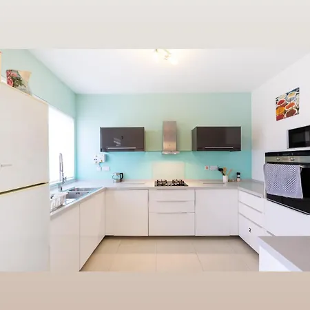 Spacious Modern Three Bedroom C Court Is-Swieqi