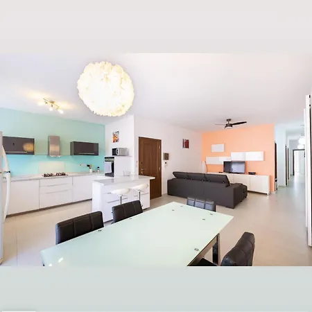Spacious Modern Three Bedroom C Court Apartment